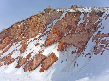 Chimgan 'da kışın karlı dağ