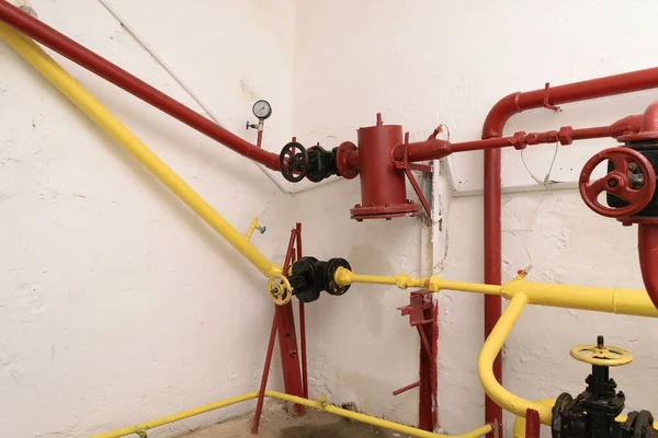 Red Yellow Pipes Water Supply Management System Industrial Building — Stock Photo, Image