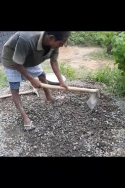 İşçiler Hindistan 'a Taş Gönderme ve ÇEVİRİ MİRİYOR