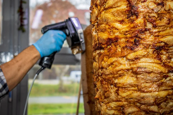 Durum Kebab Está Siendo Preparado Restaurante Local Pizza Giroscopios Imagen de stock