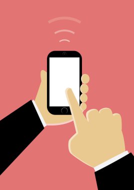 Cep telefonu elinde.