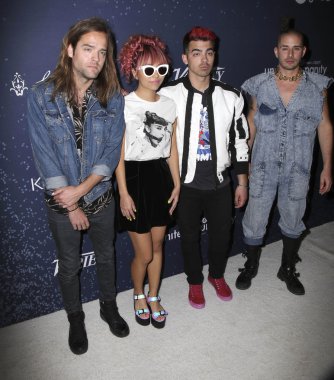 Dnce, Joe Jonas, Jinjoo Lee, Cole eritmek, Jack kanunsuz