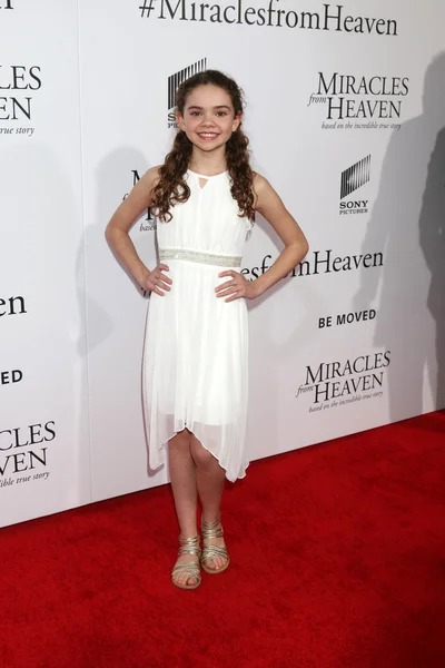 Hannah Alligood at the "Miracles From Heaven" — Stock Photo, Image