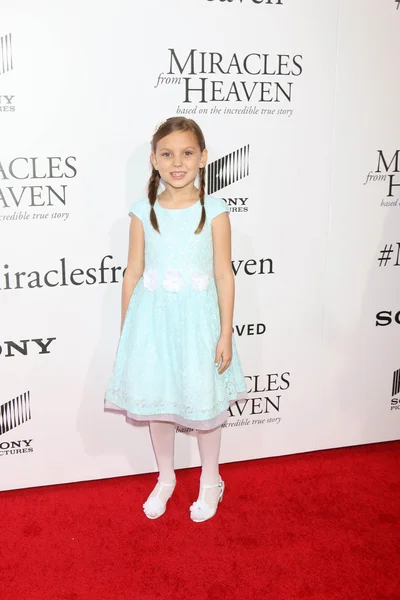 Courtney Fansler at the "Miracles From Heaven" — Stock Photo, Image