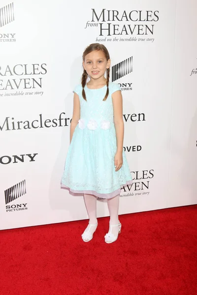 Courtney Fansler at the "Miracles From Heaven" — Stock Photo, Image