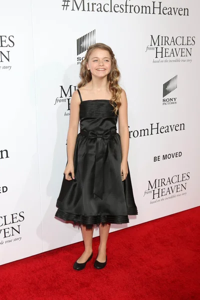 Kylie Rogers at the "Miracles From Heaven" — Stock Photo, Image