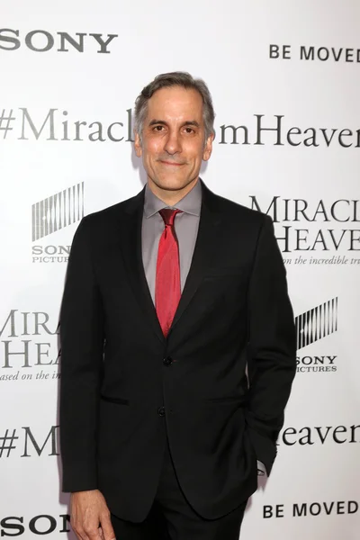 Wayne Pere at the "Miracles From Heaven" — Stock Photo, Image