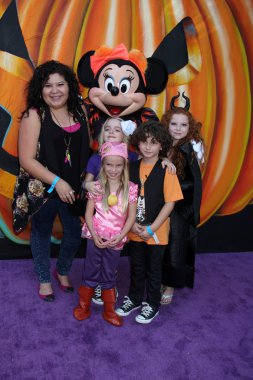 raini rodriguez, mia talerico, okyanus maturo, mckenna grace, Ağustos maturo, francesca capaldi