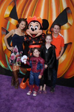 Rebecca Herbst, Ella Bailey Saucedo, Ethan Riley Saucedo, Emerson Truett soslu