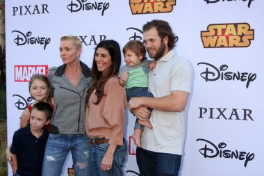 Kylie rogers, dezi calvo, jaime pressly, jamie-lynn sigler, beau kyle dykstra, kesici dykstra