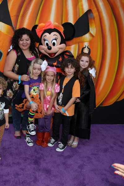 Raini rodriguez, mia talerico, maturo oceanu, mckenna łaski, sierpień maturo, francesca capaldi — Zdjęcie stockowe