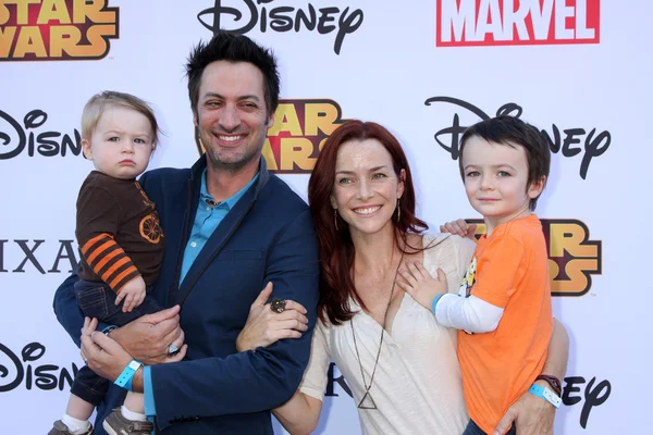 Stephen complet, annie wersching — Photo