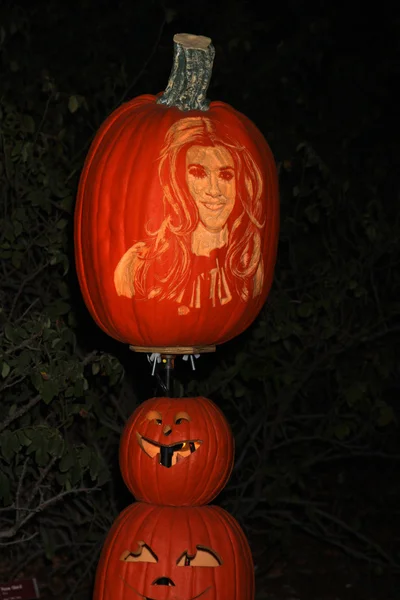 Kourtney Kardashian Carved Pumpkin — Stock Photo, Image