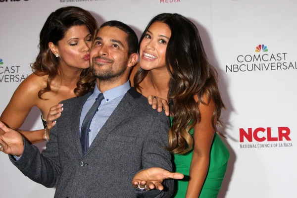 Andrea Navedo, Wilmer Valderrama, Gina Rodriguez — Zdjęcie stockowe