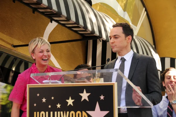 Kaley Cuoco, Jim Parsons — Zdjęcie stockowe