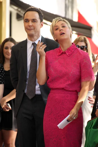 Kaley Cuoco, Jim Parsons — Stockfoto