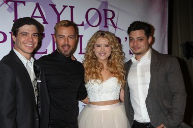 Matthew Larwrence, Joey Lawrence, Taylor Spreitler, Andrew Lawrence