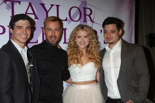 Matthew Larwrence, Joey Lawrence, Taylor Spreitler, Andrew Lawrence — Stockfoto