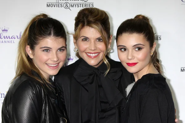 Lori Loughlin, daughters Isabella Rose Giannulli, Olivia Jade Giannulli — Stock Photo, Image