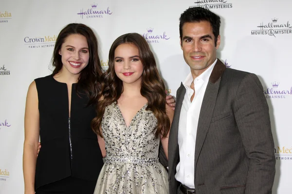 Kaitlin Riley, Bailee Madison, Jordi Vilasuso — Stock Photo, Image