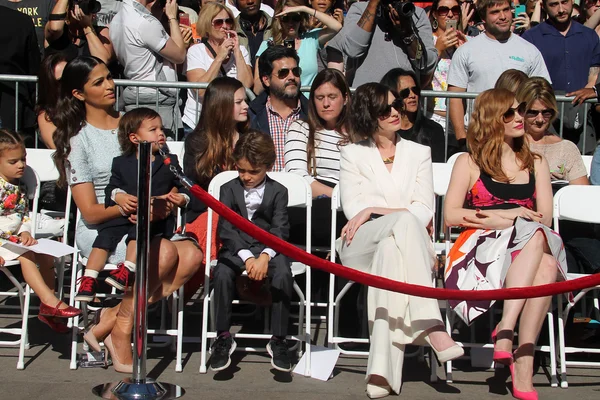 Camila Alves McConaughey, Mackenzie Foy, Anne Hathaway, Jessica Chastain — Stock Photo, Image