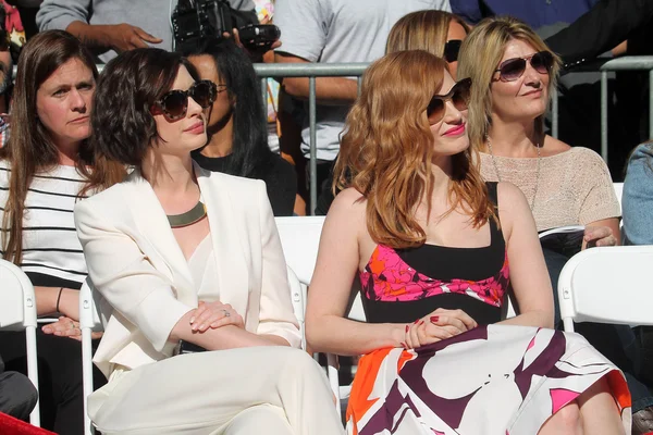 Anne Hathaway, Jessica Chastain — Stock Photo, Image