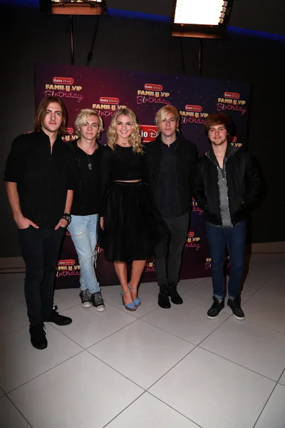 Pop rock band R5 — Stock Photo, Image