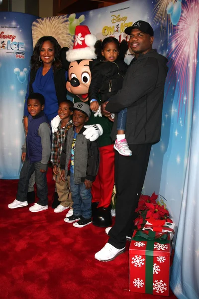 Laila Ali and Curtis Conway with children — Stock Photo, Image