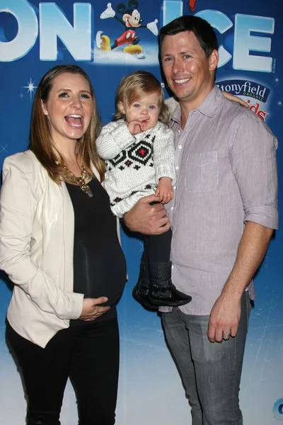 Beverley Mitchell and Michael Cameron with son Kenzie — Stock Photo, Image