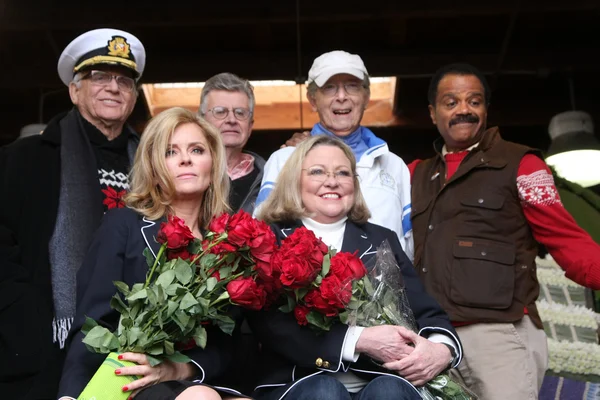 Gavin MacLeod, Fred Grandy, Bernie Kopell, Ted Lange, Jill Whelan, Lauren Tewes - Stock-foto