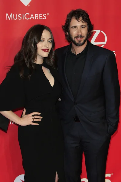 Kat Dennings, Josh Groban — Zdjęcie stockowe