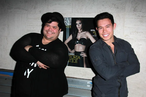 Harvey Guillen, Colton Tran — Foto Stock