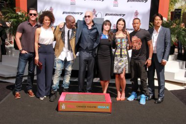 Vin Diesel öfkeli 7 döküm ve mürettebat ile