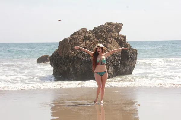 Phoebe Preț Bikini Trage — Fotografie, imagine de stoc