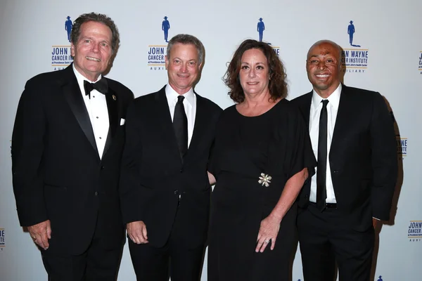 Patrick Wayne, Gary Sinise, Anita Swift, J.R. Martinez —  Fotos de Stock