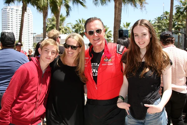 Robert Patrick, wife, son, daughter — Stock Photo, Image