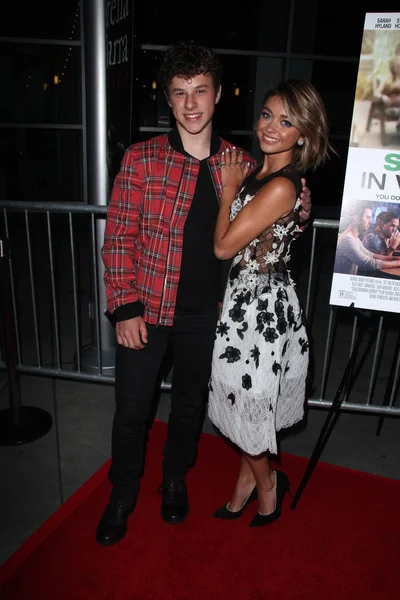 Nolan Gould, Sarah Hyland — Zdjęcie stockowe