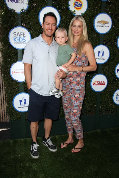 Mark-Paul Gosselaar, Catriona Mcginn och familj — Stockfoto