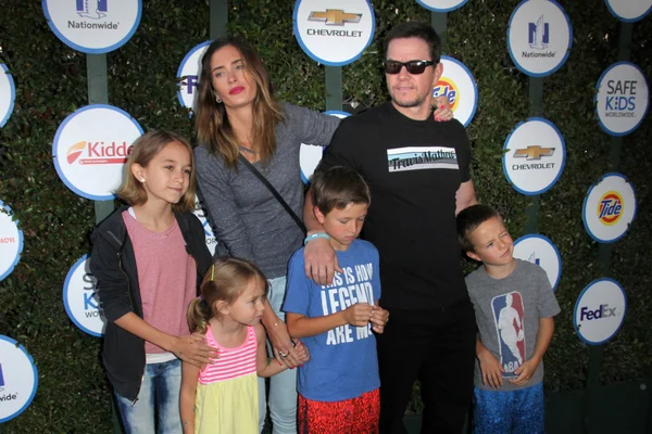 Mark Wahlberg ve aile — Stok fotoğraf