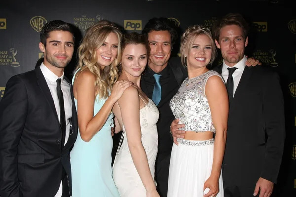 Max Erlich, Melissa Ordway, król Hunter, Matthew Atkinson, Kelli Goss, Lachlan Buchanan — Zdjęcie stockowe