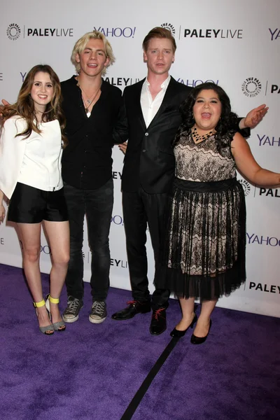 Laura Marano, Ross Lynch, Calum godny, Raini Rodriguez — Zdjęcie stockowe