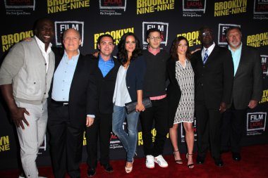 Terry Crews, Dirk engelleyici. Joe Lo Truglio, Melissa Fumero, Andy Samberg, Chelsea Peretti, Andre Braugher, Joel Mckinnon Miller 
