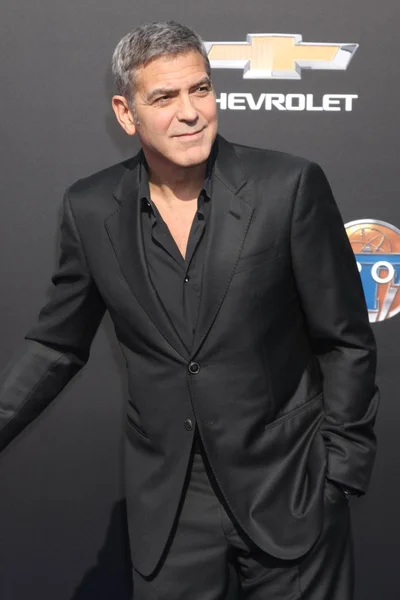 Джордж Клуни в "Tomorrowland " — стоковое фото