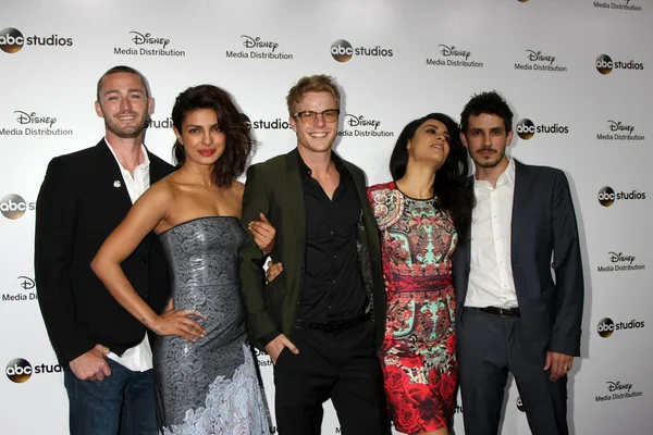 Jake McLaughlin, Priyanka Chopra, Graham Rogers, Yasmine Al Massri, Tate Ellington — Stock Photo, Image