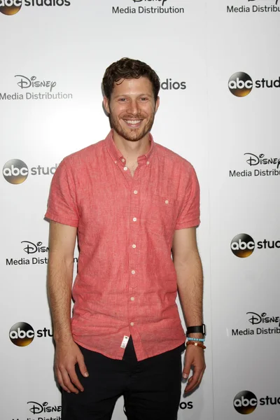 Zach Gilford —  Fotos de Stock