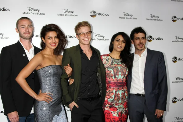 Jake McLaughlin, Priyanka Chopra, Graham Rogers, Yasmine Al Massri, Tate Ellington - Stock-foto