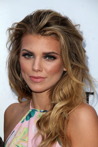 Annalynne Mccord — 스톡 사진