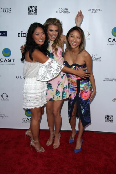 Chloe Flower, AnnaLynne McCord, Jeannie Mai - Stock-foto