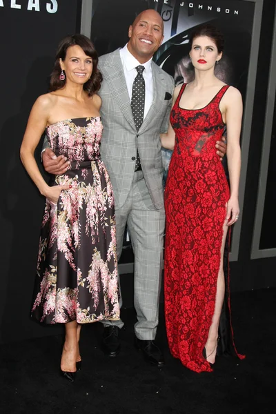 Carla Gugino, Dwayne Johnson, Alexandra Daddario — Stock Photo, Image