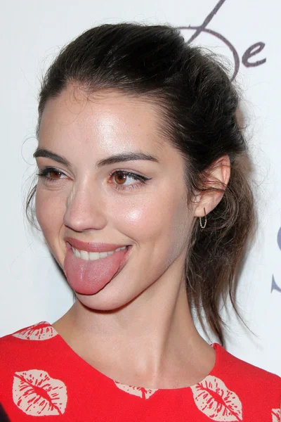 Adelaide Kane på Le Jardin invigningen — Stockfoto